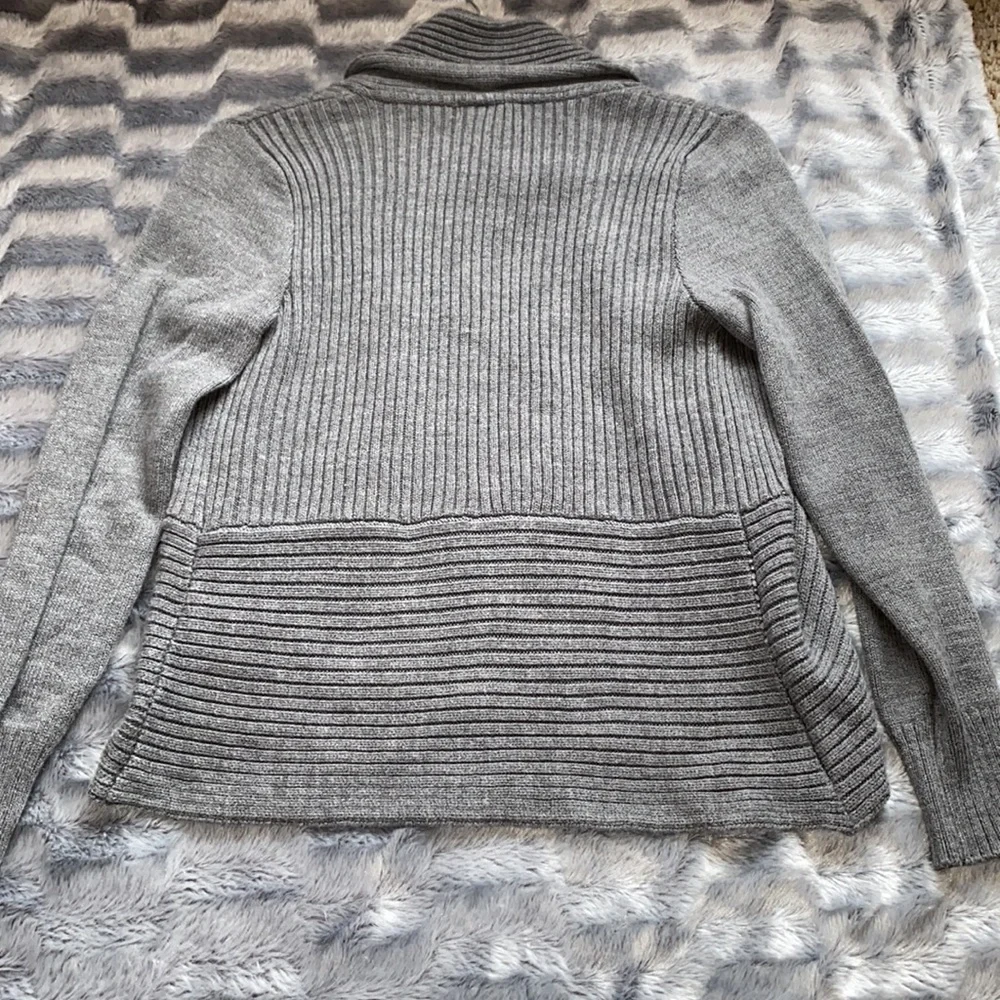 H&M Cardigan 🤍 - Picture 2 of 4
